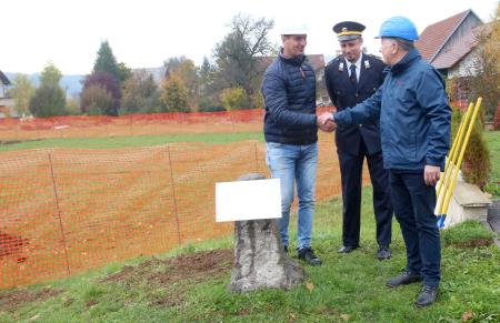 TEMELJNI KAMEN DOMA ZAŠČITE IN REŠEVANJA Z MEDGENERACIJSKIM CENTROM RAKEK 29 FOTO LJUBO VUKELIČ